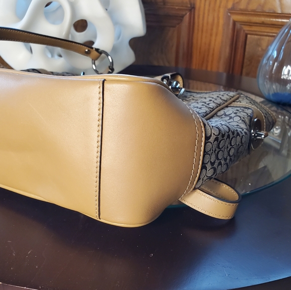 Coach Tote - Picture 14 of 15